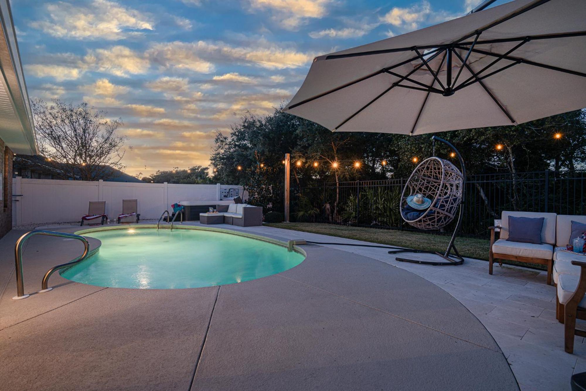Heated Pool And Golf Cart, Walk To Beach! Best Deal! 德斯廷 外观 照片